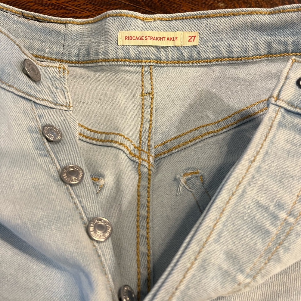 Levi's Blue Cropped Ankle Jeans with Soft Vintage Look